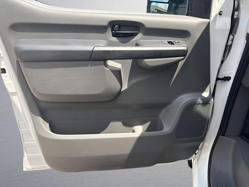 Used 2018 Nissan NV 3500 SL RWD image 21