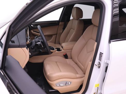 Used 2026 Porsche Macan AWD/4WD image 5