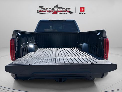 Used 2022 Toyota Tundra SR5 w/ SR5 Convenience Package AWD/4WD image 7