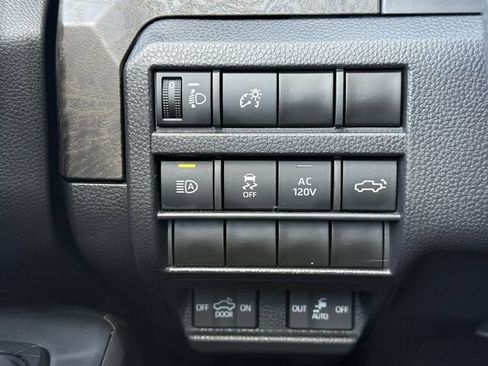 Used 2025 Toyota Tacoma Limited AWD/4WD image 20