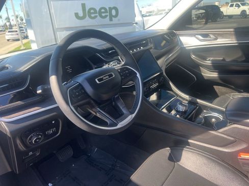 Used 2022 Jeep Grand Cherokee Limited 4xe w/ Luxury Tech Group II image 17