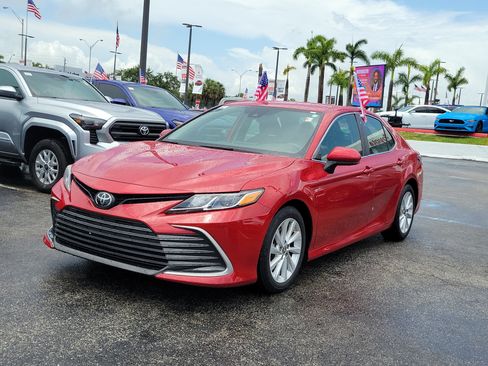Used 2023 Toyota Camry LE FWD image 6