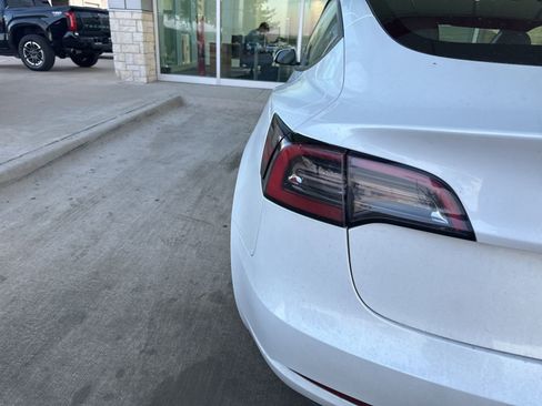 Used 2023 Tesla Model 3 Standard Range image 5