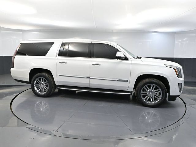 Used 2017 Cadillac Escalade ESV 4WD image 3