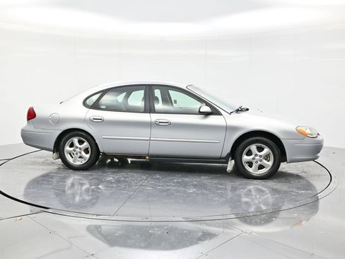 Used 2002 Ford Taurus SE image 4