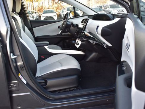 Used 2016 Toyota Prius Three Touring image 18