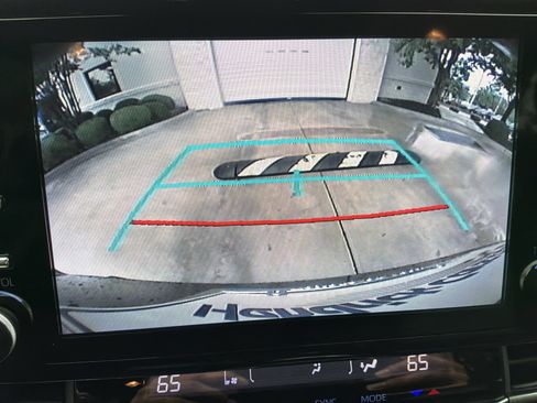 Used 2023 Toyota Sienna XSE FWD image 25