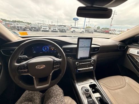 Used 2020 Ford Explorer Platinum w/ Premium Technology Package AWD/4WD image 20