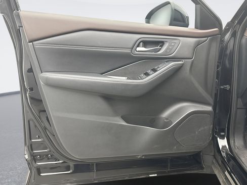 Used 2023 Nissan Rogue SL w/ SL Premium Package image 9