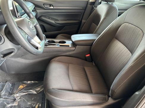 Used 2025 Nissan Altima 2.5 SV FWD image 27