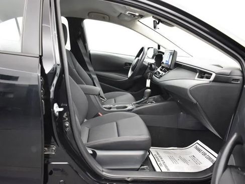 Used 2025 Toyota Corolla LE image 16