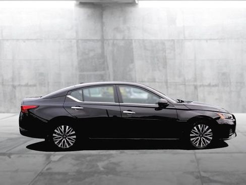 Certified 2025 Nissan Altima 2.5 SV w/ SV Premium Package FWD image 5