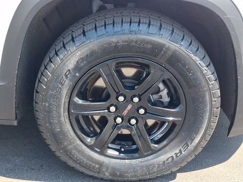 Used 2023 GMC Acadia AT4 w/ Preferred Package AWD/4WD image 8
