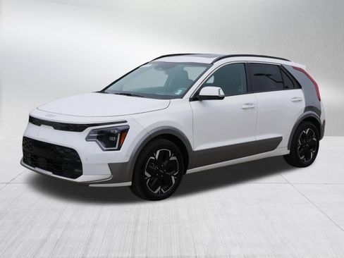 Certified 2023 Kia Niro Wave w/ Wave Preserve Package FWD image 3