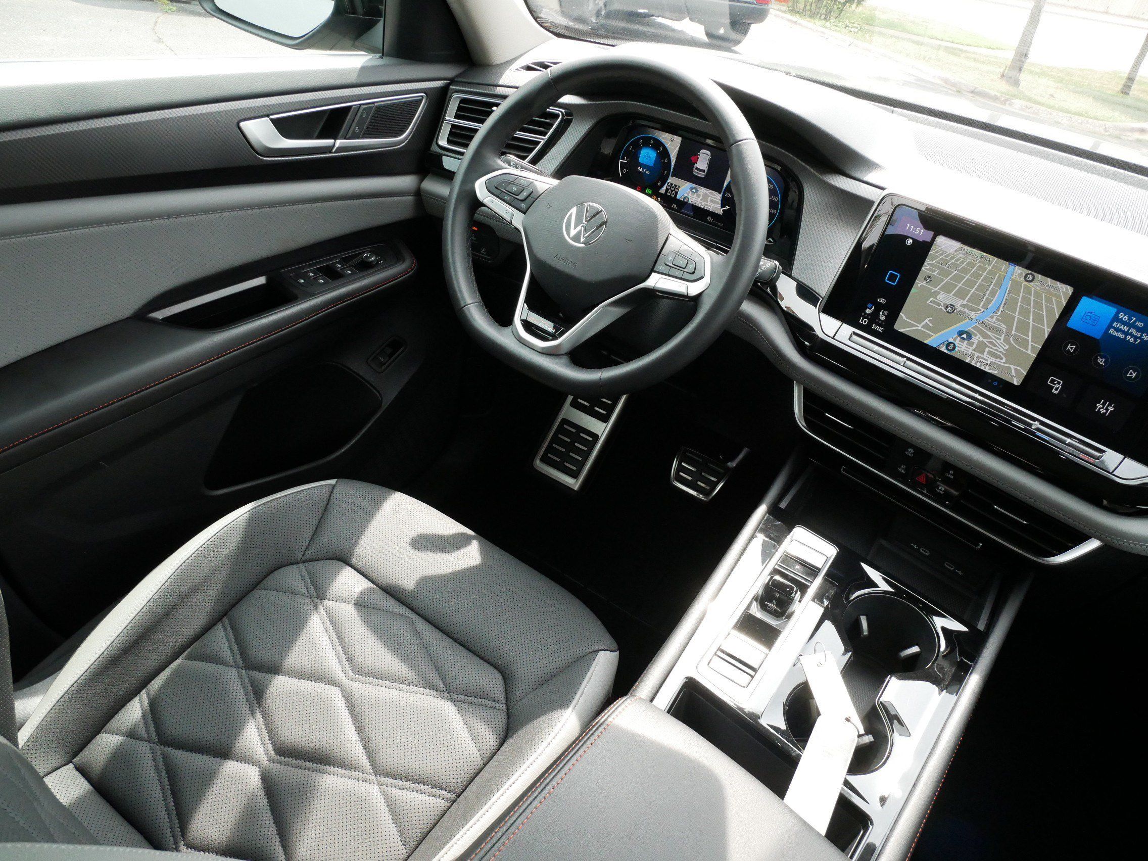 Certified 2024 Volkswagen Atlas Peak Edition SEL AWD/4WD image 9