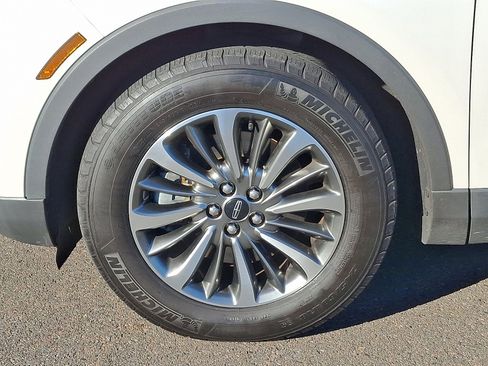 Used 2019 Lincoln Nautilus Select image 8