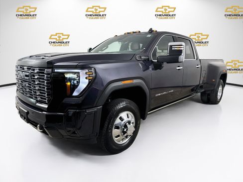 Used 2025 GMC Sierra 3500 Denali Ultimate AWD/4WD image 3