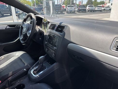 Used 2012 Volkswagen Jetta GLI FWD image 14