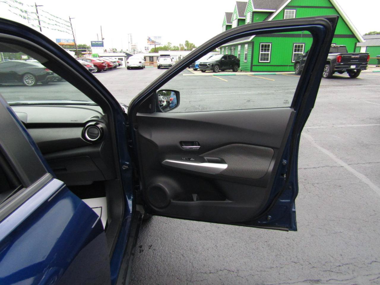 Used 2020 Nissan Kicks SV FWD image 22