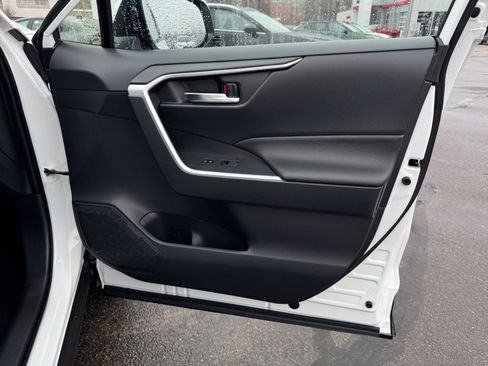 New 2025 Toyota RAV4 SE image 29