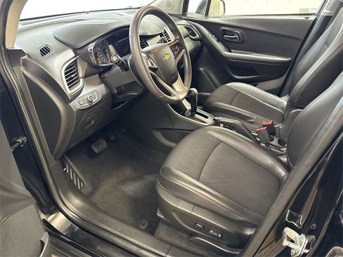 Certified 2020 Chevrolet Trax LT w/ Driver Confidence Package image 11