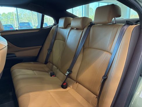 Certified 2019 Lexus ES 300h Ultra Luxury image 18
