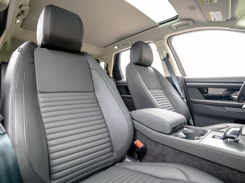 Used 2025 Land Rover Discovery Sport S image 17