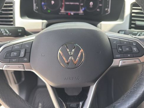 Used 2022 Volkswagen Atlas Cross Sport SEL R-Line AWD/4WD image 22