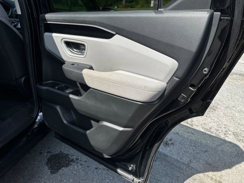 Used 2023 Honda Pilot LX image 13