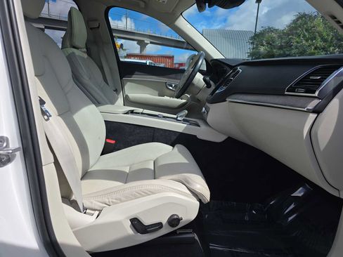 Certified 2023 Volvo XC90 T8 Ultimate AWD/4WD image 11