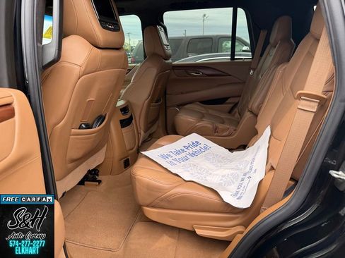 Used 2017 Cadillac Escalade Platinum AWD/4WD image 5