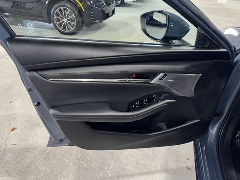 Used 2022 MAZDA MAZDA3 s image 17