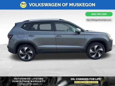 New 2026 Volkswagen Taos SE image 8