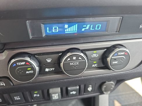 Used 2023 Toyota Tacoma TRD Sport w/ Technology Package AWD/4WD image 23