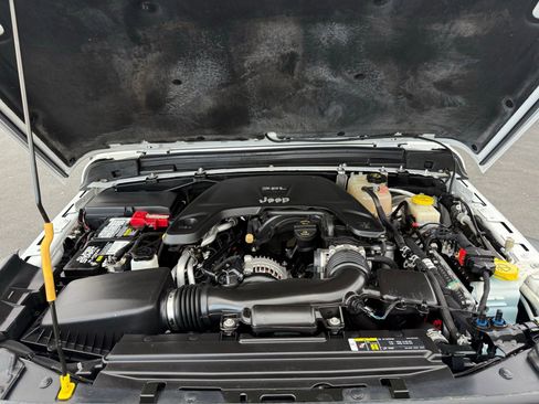 Used 2020 Jeep Wrangler Unlimited Sport image 27