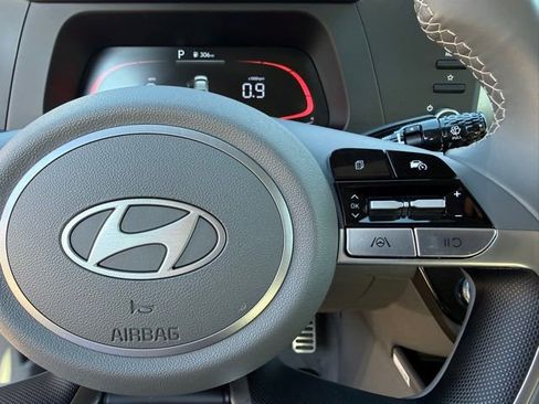 Certified 2025 Hyundai Elantra Sport image 37