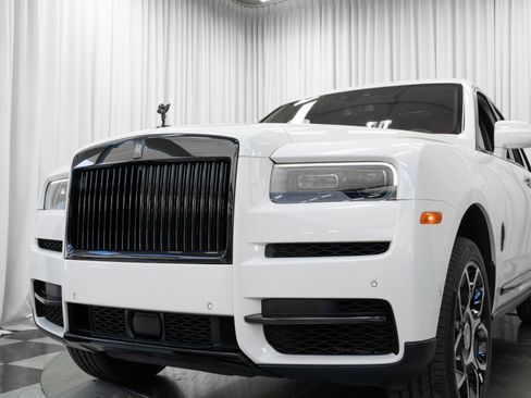 Used 2023 Rolls-Royce Cullinan Black Badge w/ Dark Exterior Package image 52