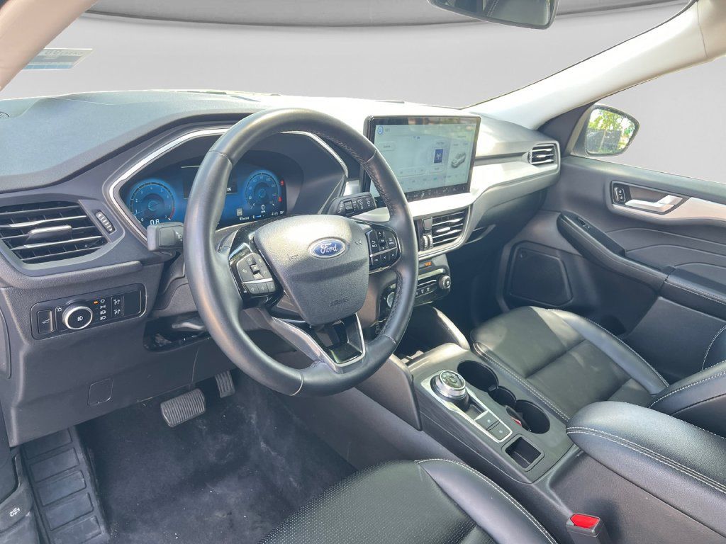 Used 2025 Ford Escape Platinum AWD/4WD image 18