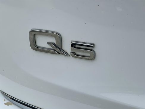 Used 2017 Audi Q5 2.0T Premium Plus w/ Technology Package image 19