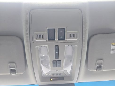 Used 2011 Cadillac SRX Luxury image 22