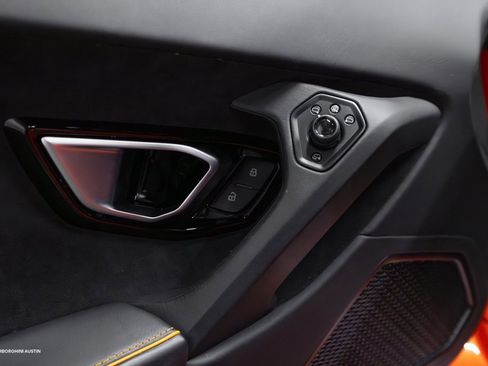 Used 2021 Lamborghini Huracan EVO image 23