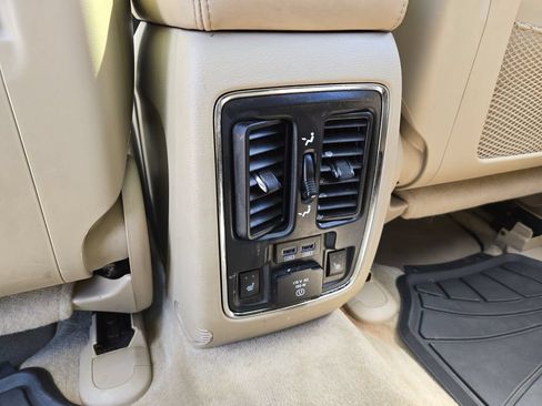 Used 2015 Jeep Grand Cherokee Overland w/ Advanced Technology Group AWD/4WD image 27