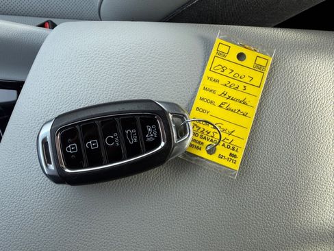 Used 2023 Hyundai Elantra Limited image 42
