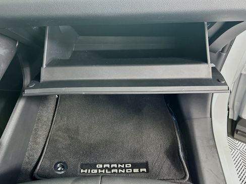 Certified 2025 Toyota Grand Highlander FWD image 32