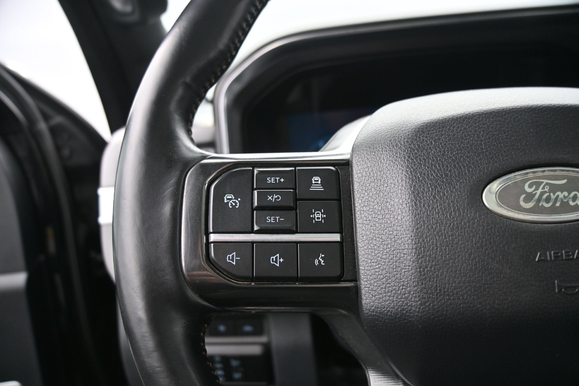 Used 2024 Ford F250 Platinum AWD/4WD image 22