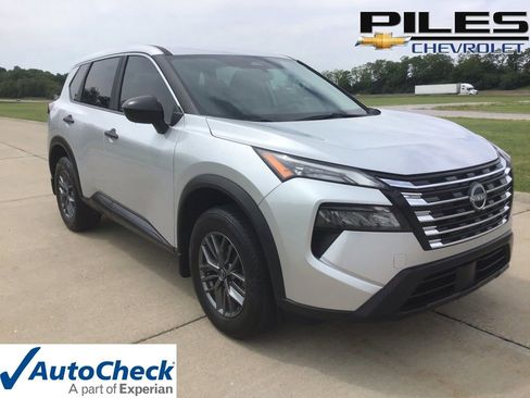 Used 2025 Nissan Rogue S FWD image 1