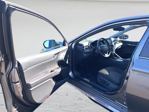 Used 2022 Toyota Camry LE w/ Convenience Package FWD image 9