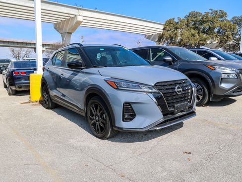 Used 2022 Nissan Kicks SR image 6