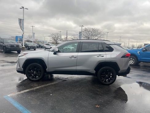 Used 2022 Toyota RAV4 SE image 4