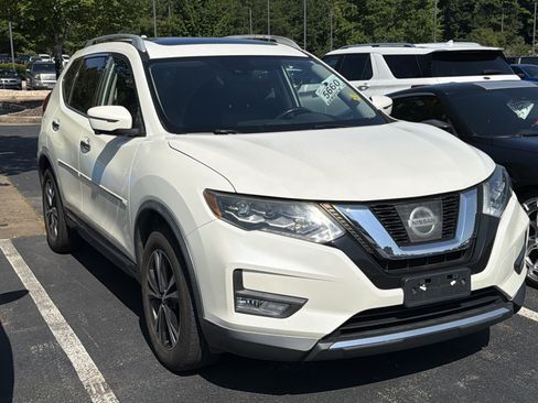 Used 2017 Nissan Rogue SL w/ SL Premium Package AWD/4WD image 3